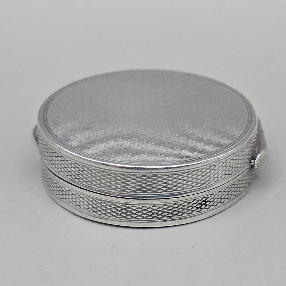 Antique Solid Silver Powder Compact by D Bros Birmingham 1926 – Engine Turned