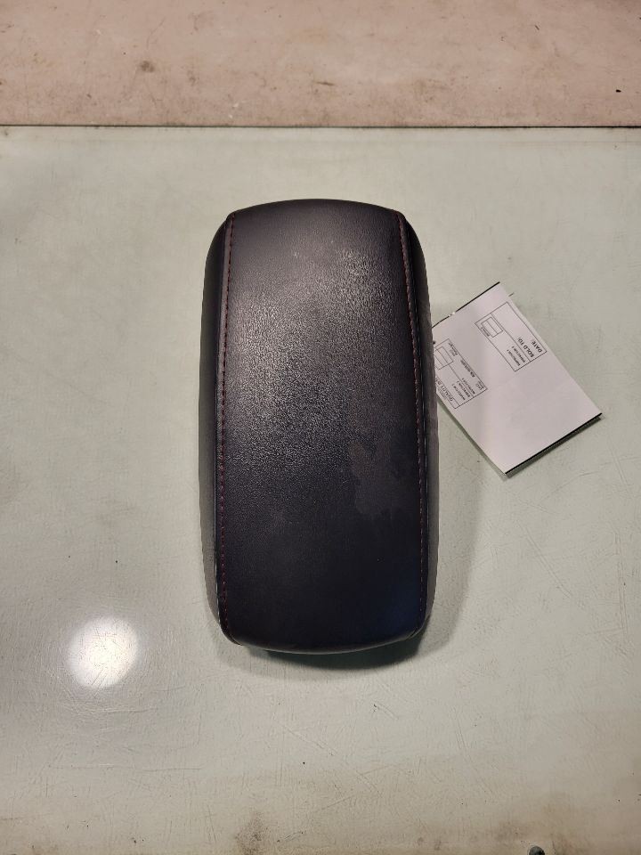 COROLLA 2023 CONSOL ARMREST