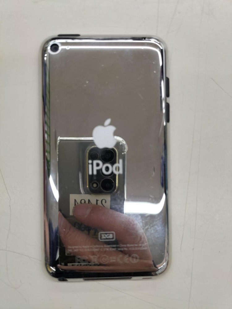 IPOD TOUCH Model MD058J A APPLE