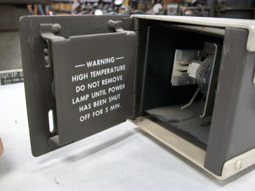 FIBER OPTIC LIGHT SOURCE