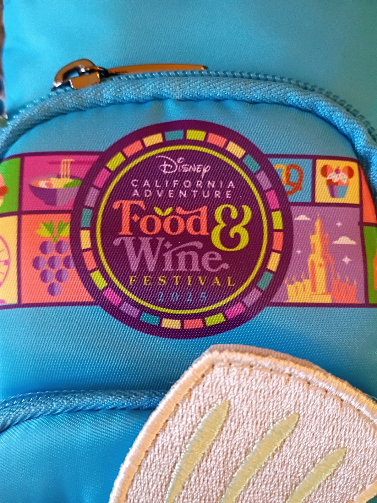 2025 Disney Parks Lug Bottle Holder Crossbody Bag DCA Food & Wine Mickey NWT