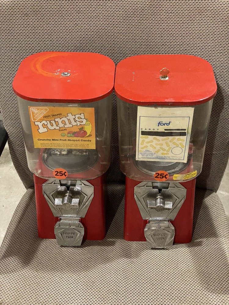 2 Candy  Peanut Chocolate Candy Vending machine USA  25 cent vend Lock Key