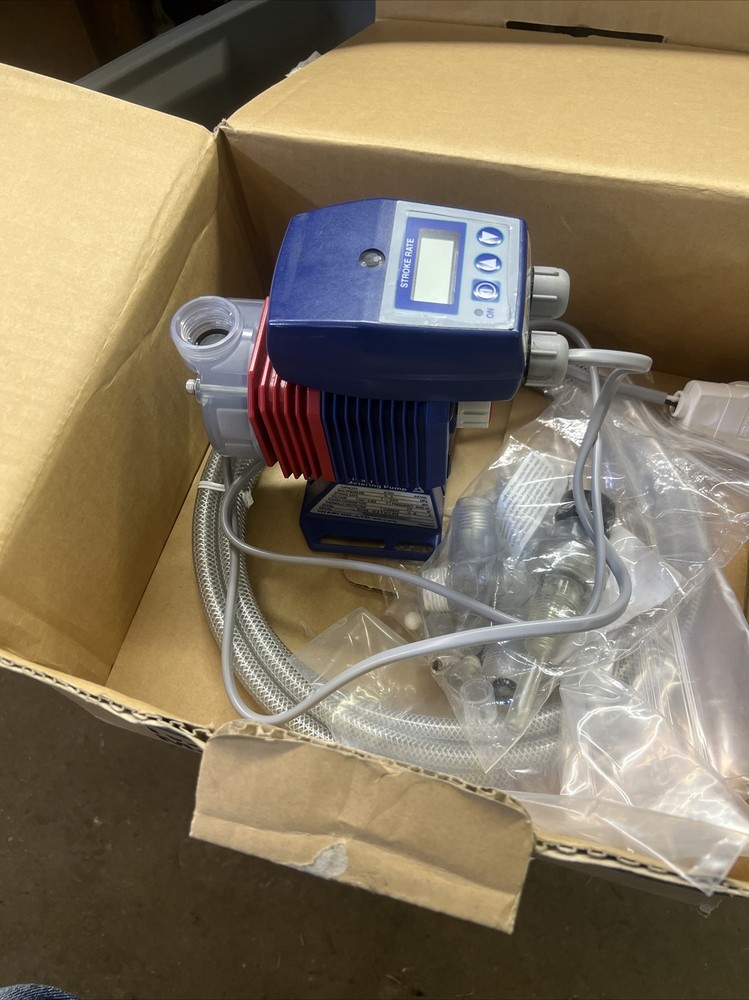 IWAKI EHN-B31VC4R Metering Pump