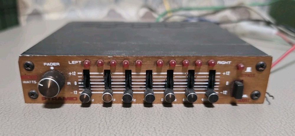 Pyramid Phase III SE403 VL-LED Integrated 200W Amplifier Equalizer Booster