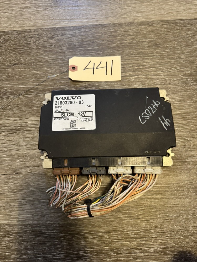Volvo VNL Light Control Module - P/N: 21803280-03