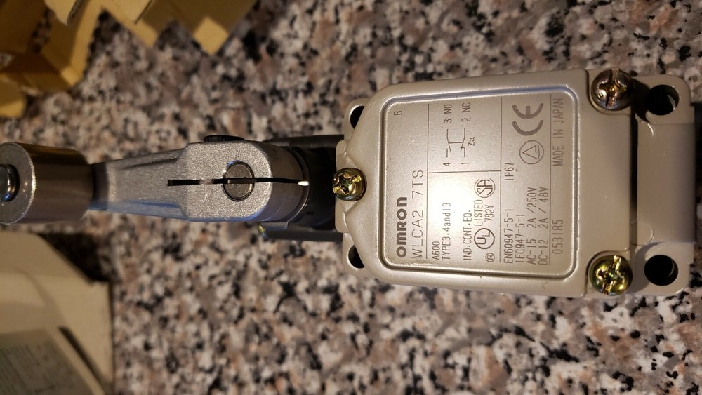 OMRON LIMIT SWITCH WLHL-LD AND WL CA2-7TS **2PCS**
