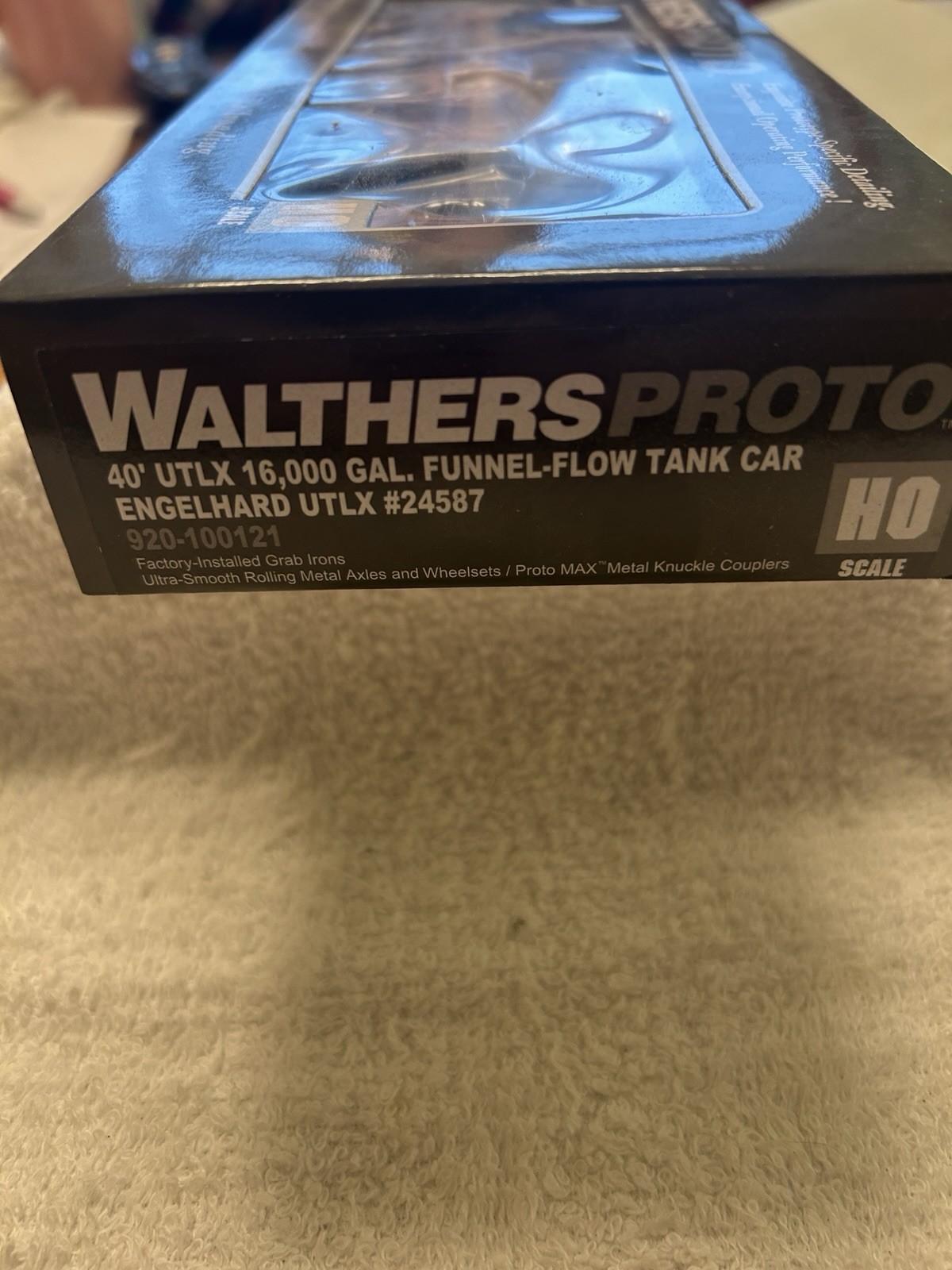 Walters Proto 40’UTLX 16,000 Gallon Funnel Flow Tank Car Engelhard #24587 HO