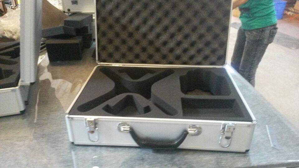 fowlers trainer drone  in really nice case for beginners very durable.