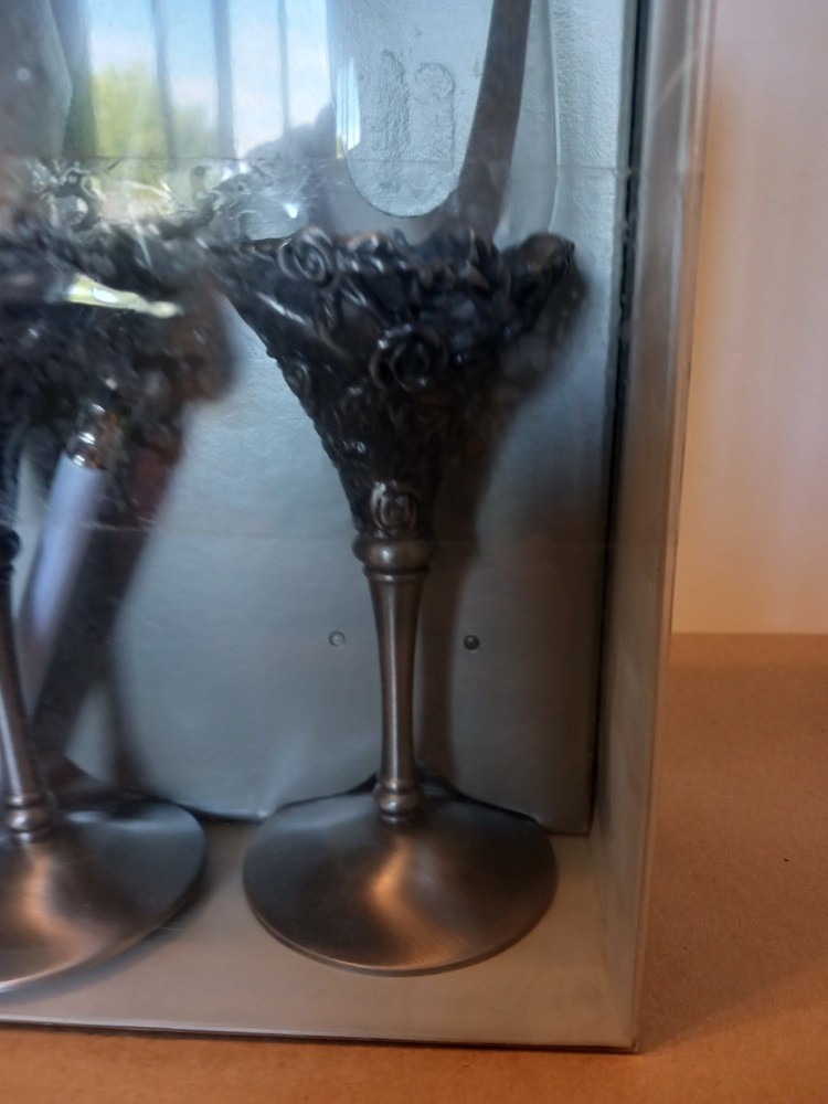 Champagne Glases With Cake Cutter/sever