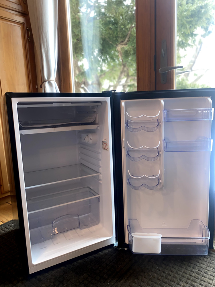 hOmeLabs Compact 3.0 Cu Ft Freestanding Locking Mini Freezer