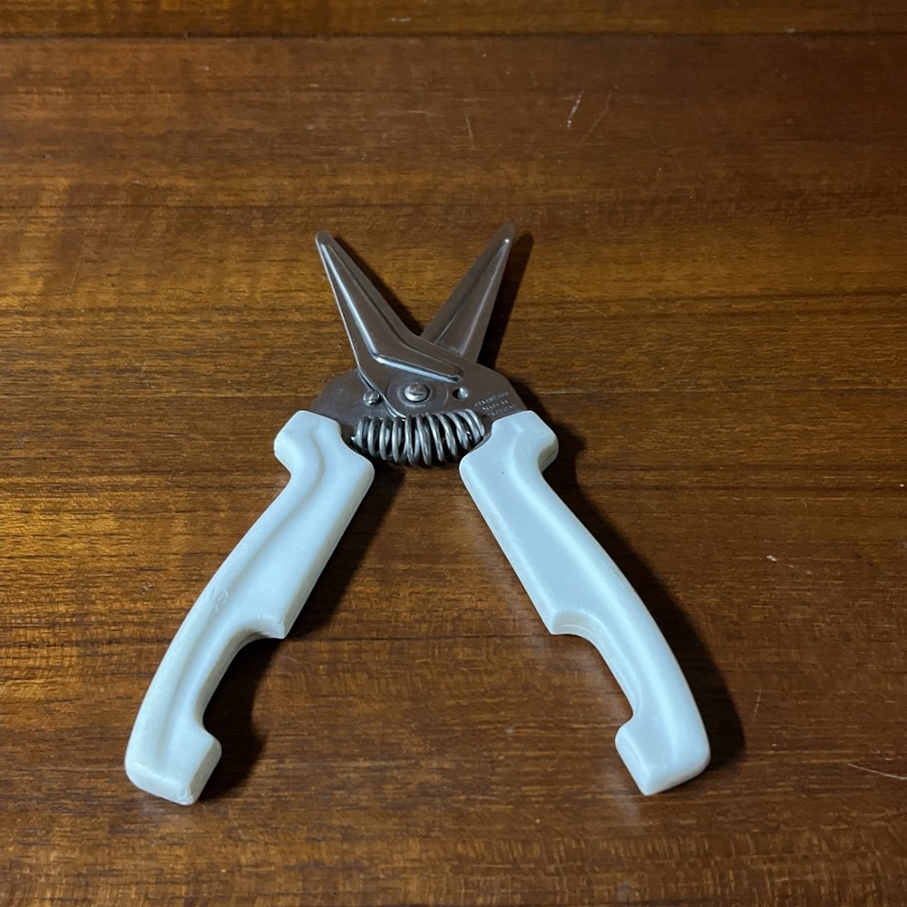 Pampered Chef Multi-Purpose Kitchen Shears/Scissors White 1075 NO HOLDER