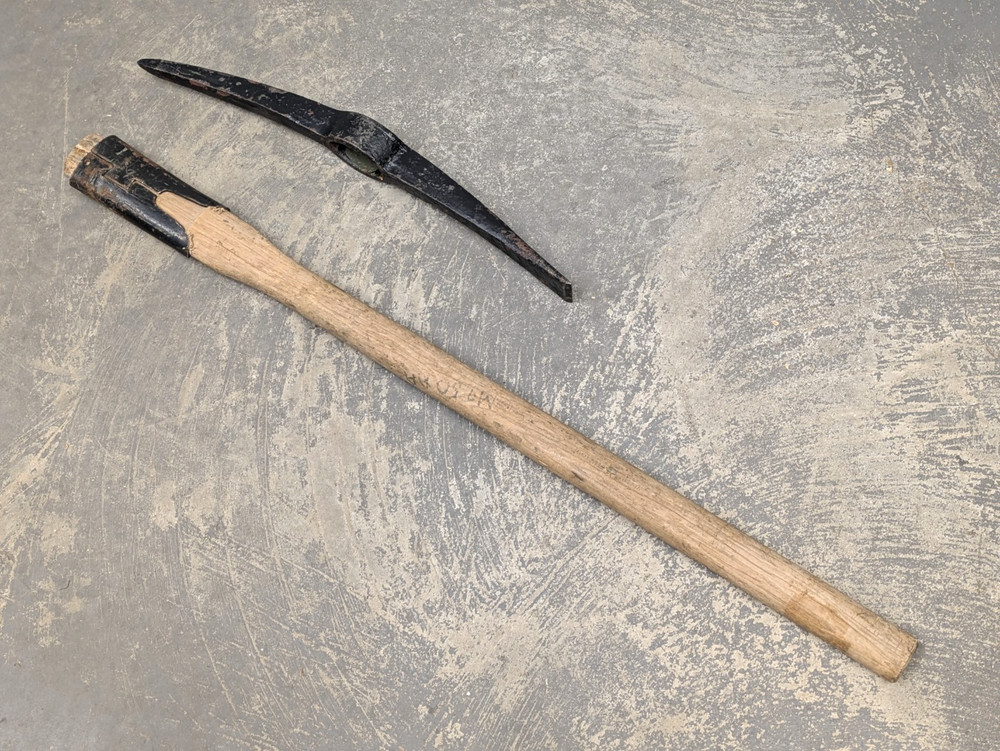 British Army - Military - MOD - Pick Axe - Griffin - Dated 1979