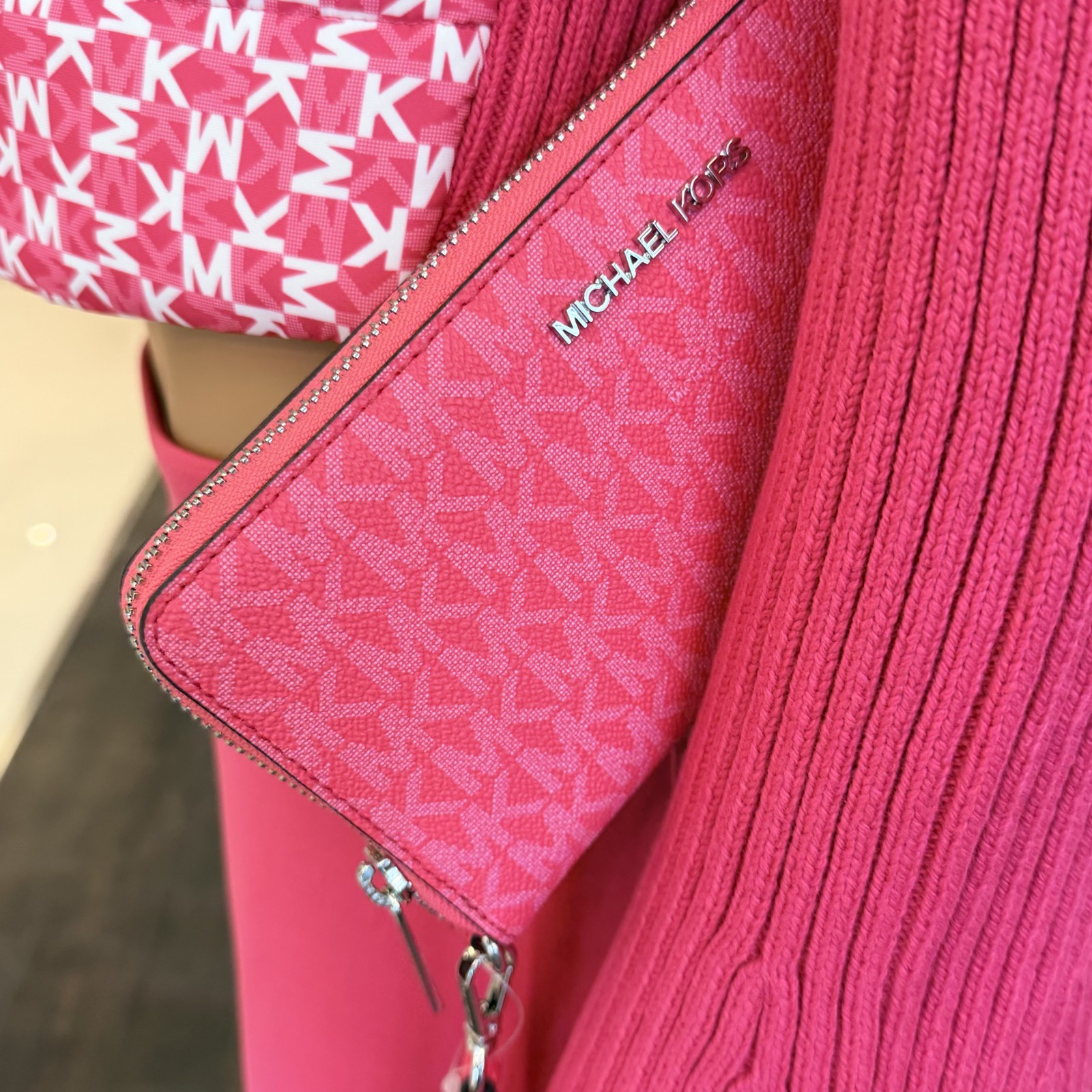 MICHAEL KORS JET SET TRAVEL LG CONTINENTAL WALLET WRISTLET MK LOGO Pink Hibiscus