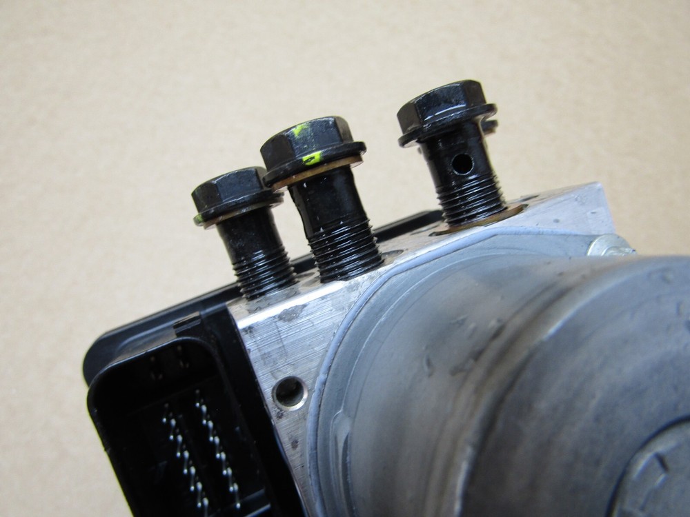 Ducati Monster + 937 2022 2,608 miles ABS pump control module (14331)