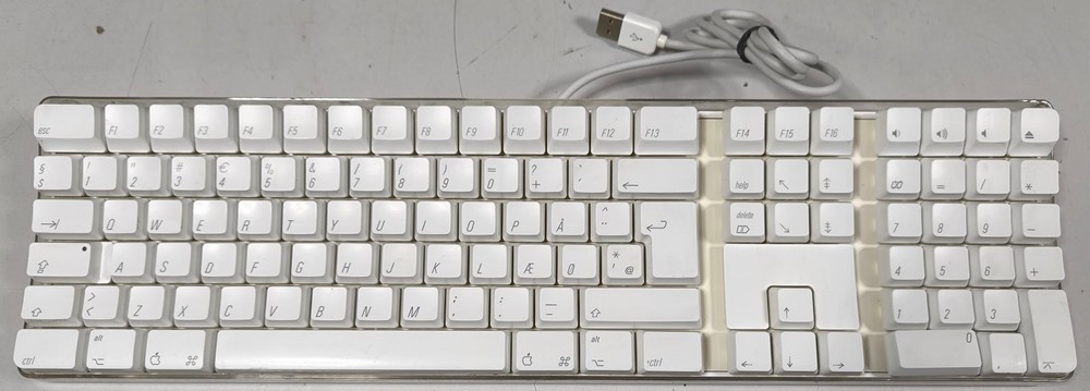 Apple Model A1048 Keyboard - Working