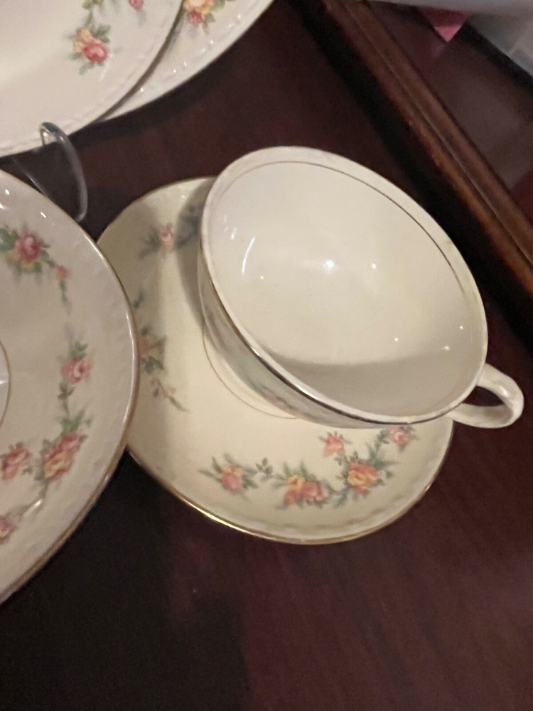 Homer Laughlin -Georgian Eggshell-Countess Pattern-1943-5 piece Set