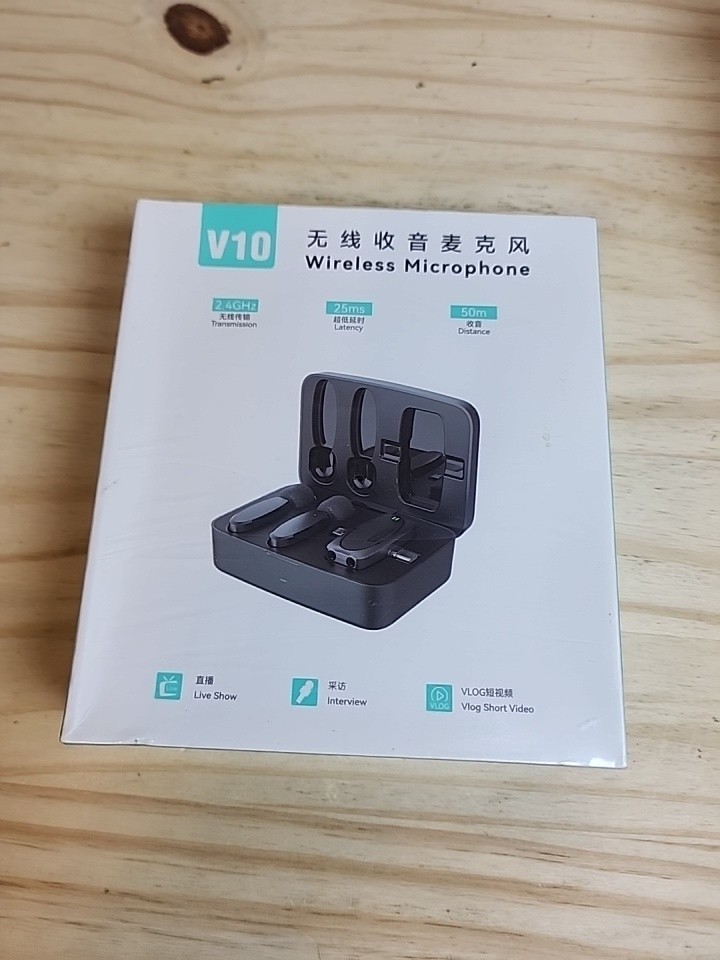 V10 Wireless Lavalier Microphone for iPhone iPad Android with Charging Case