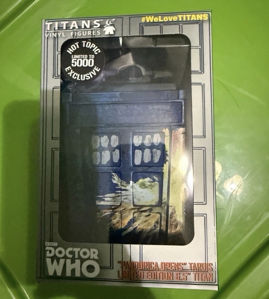Doctor Who Titans 5000 Piece Hot Topic Exclusive Tardis Exploding