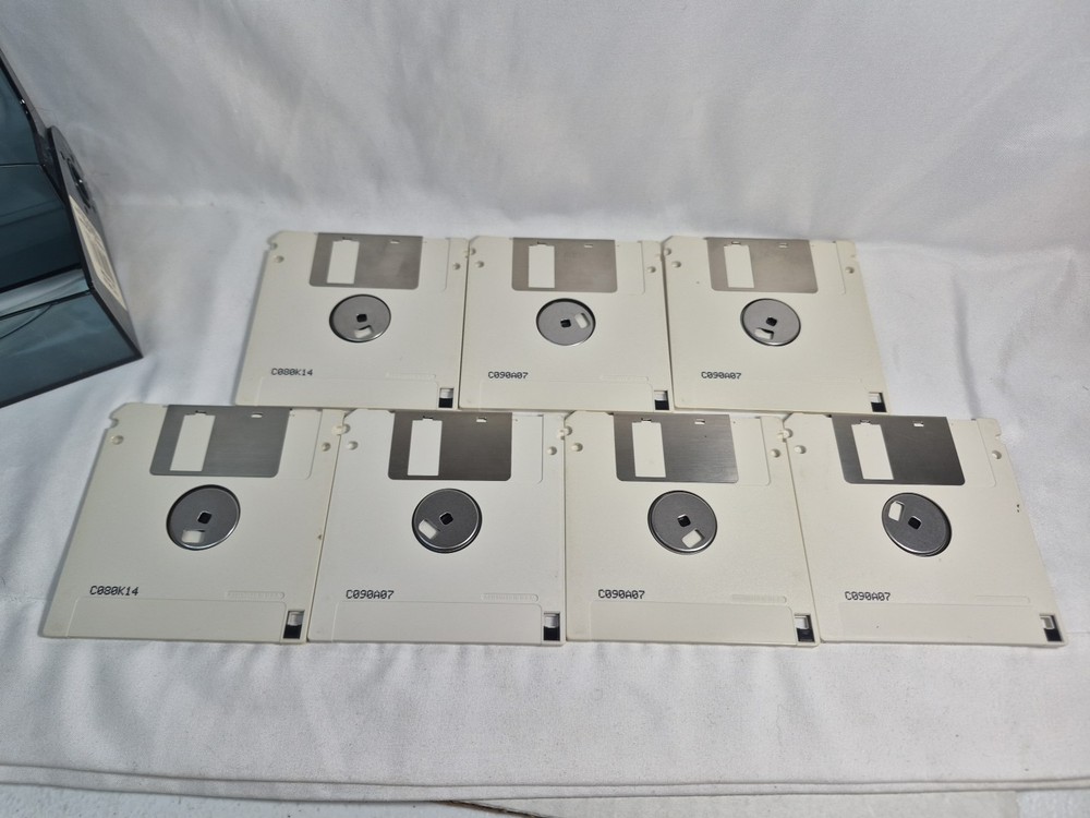 MICROSOFT WINDOWS White 3.5" DISKS SOFTWARE SETUP DISKS 1-7 VERSION DOS 3.0-1985