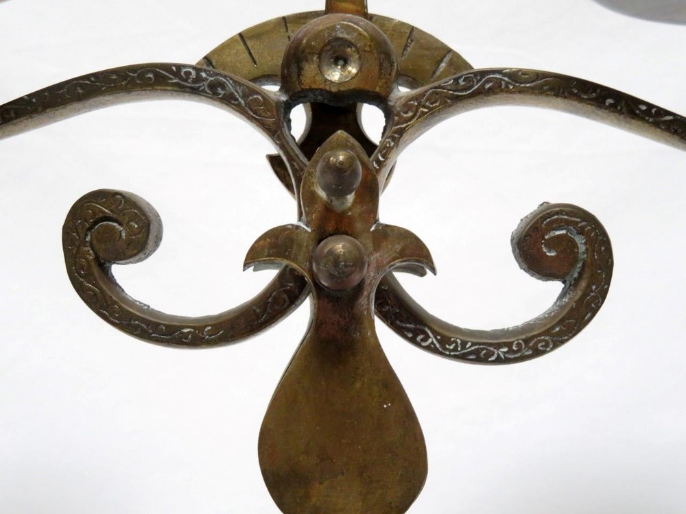 Antique Brass Motif Balance Scale