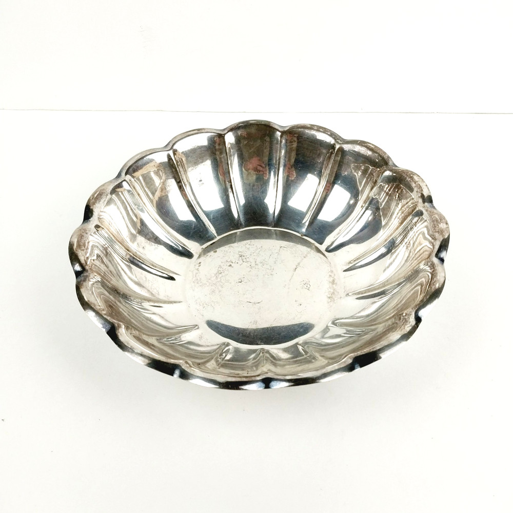 Vintage Reed & Barton No. 175 Holiday Silver Plated Scalloped Fluted Bowl 8”