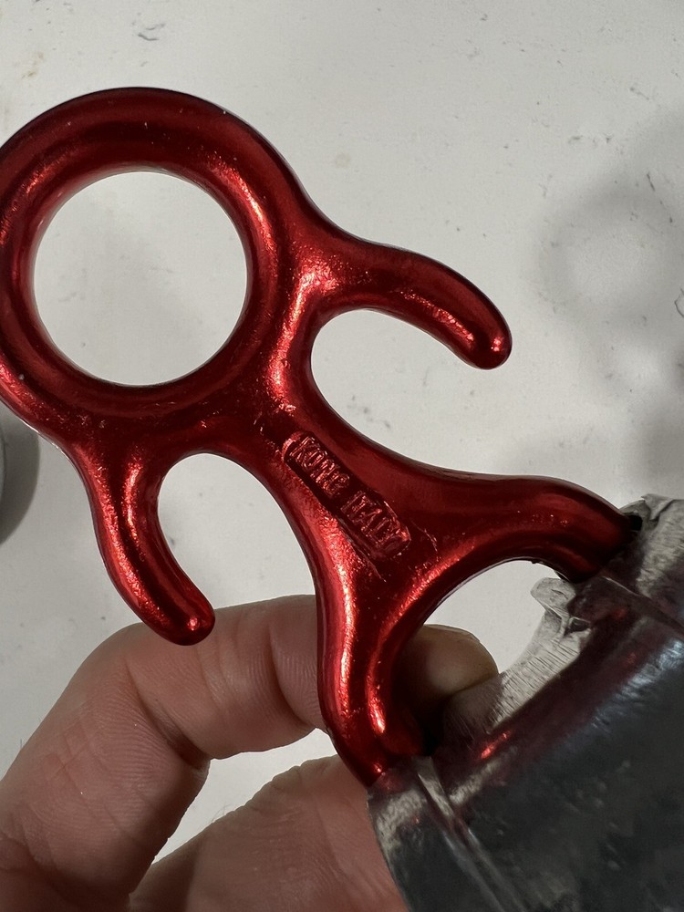 3x Climbing Items Accessories , Figure 8 Belay