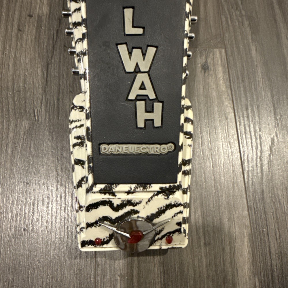 DANELECTRO TRIP L WAH PEDAL