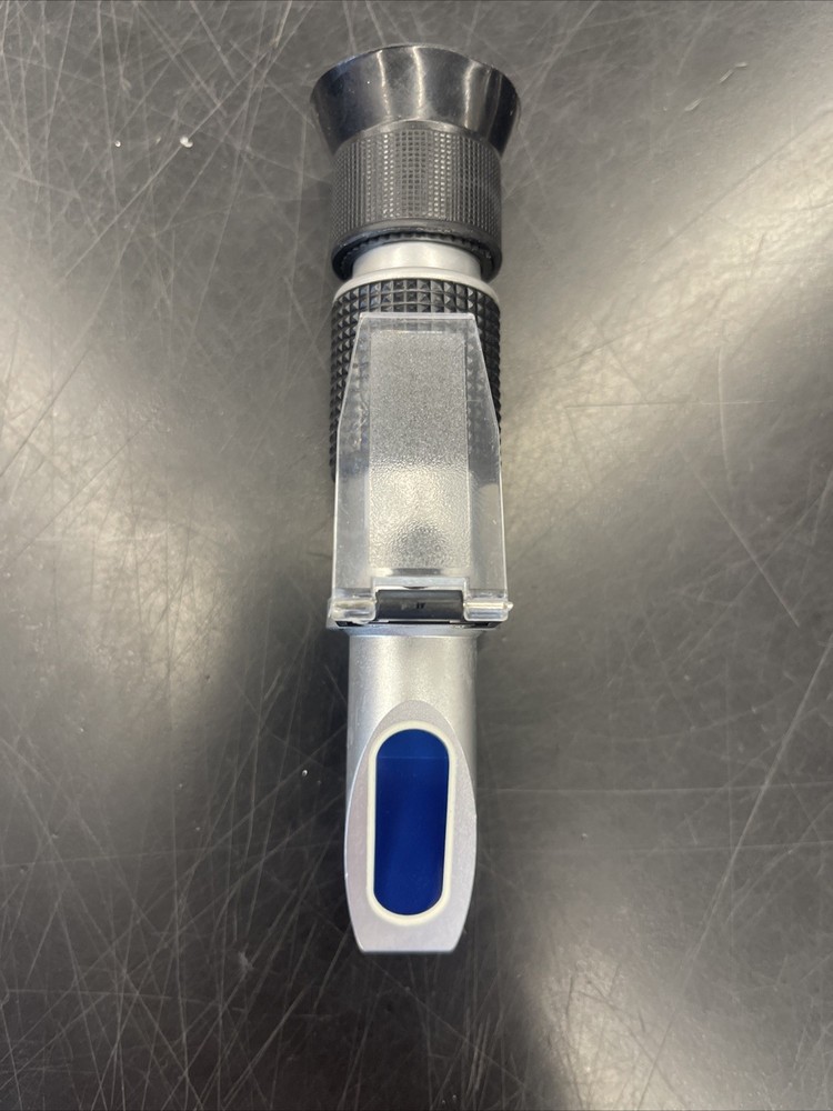 REED INSTRUMENTS R9600 Salinity Refractometer, 0-28% with ATC, +/-0.2% Accuracy