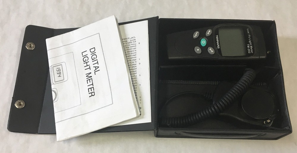 Tenmars TM-202 Digital Light Meter, Luminometer Lux Meter Reading