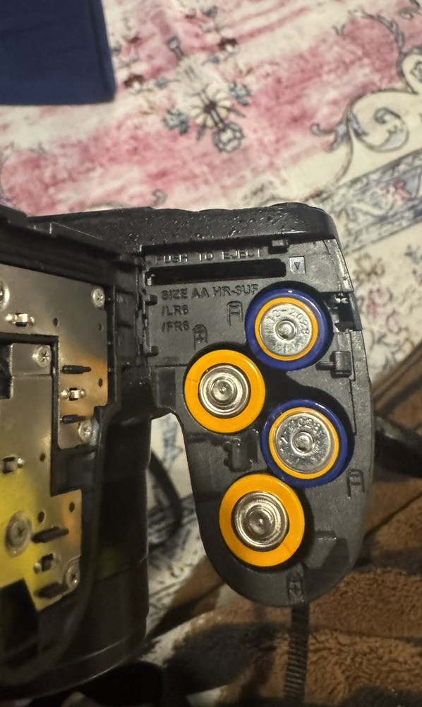 Fujifilm Finepix S1900 Digital Camera 12Mega Pixels working
