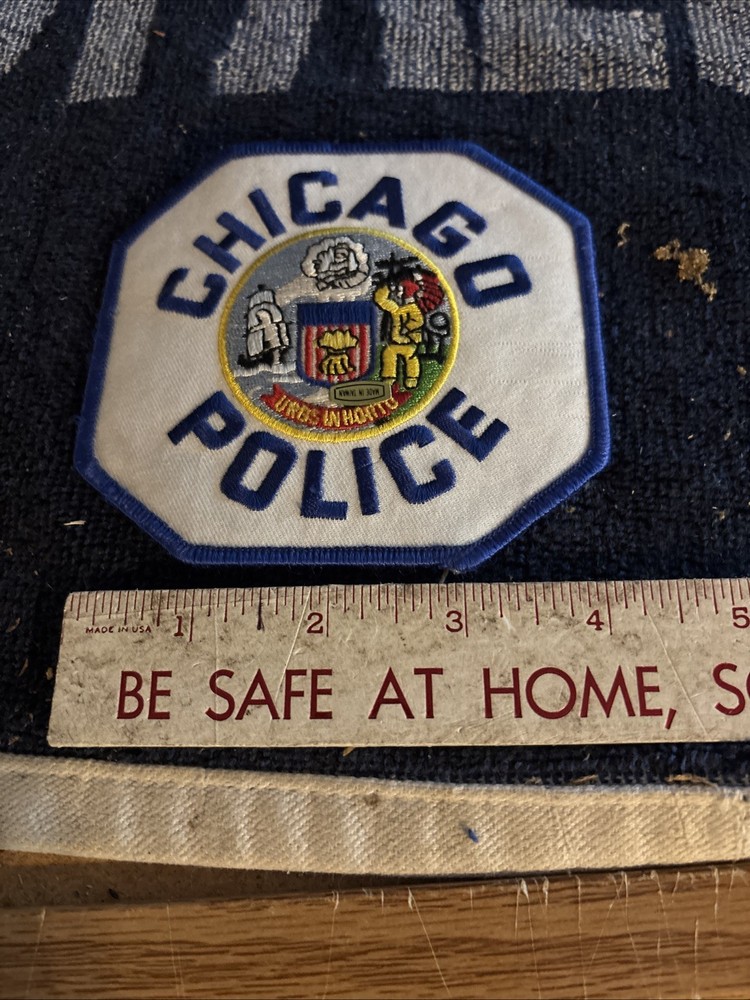 Chicago Police Sew On Patch