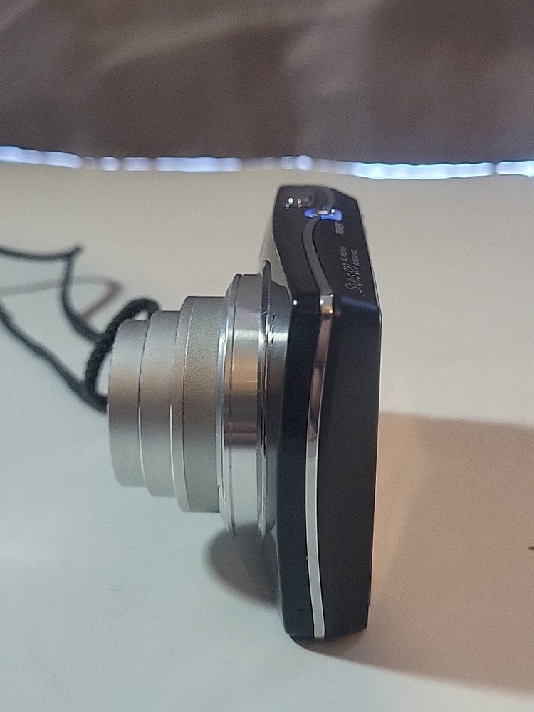 ***BROKEN***OLYMPUS Stylus 820 8.0MP Black Compact Digital Camera