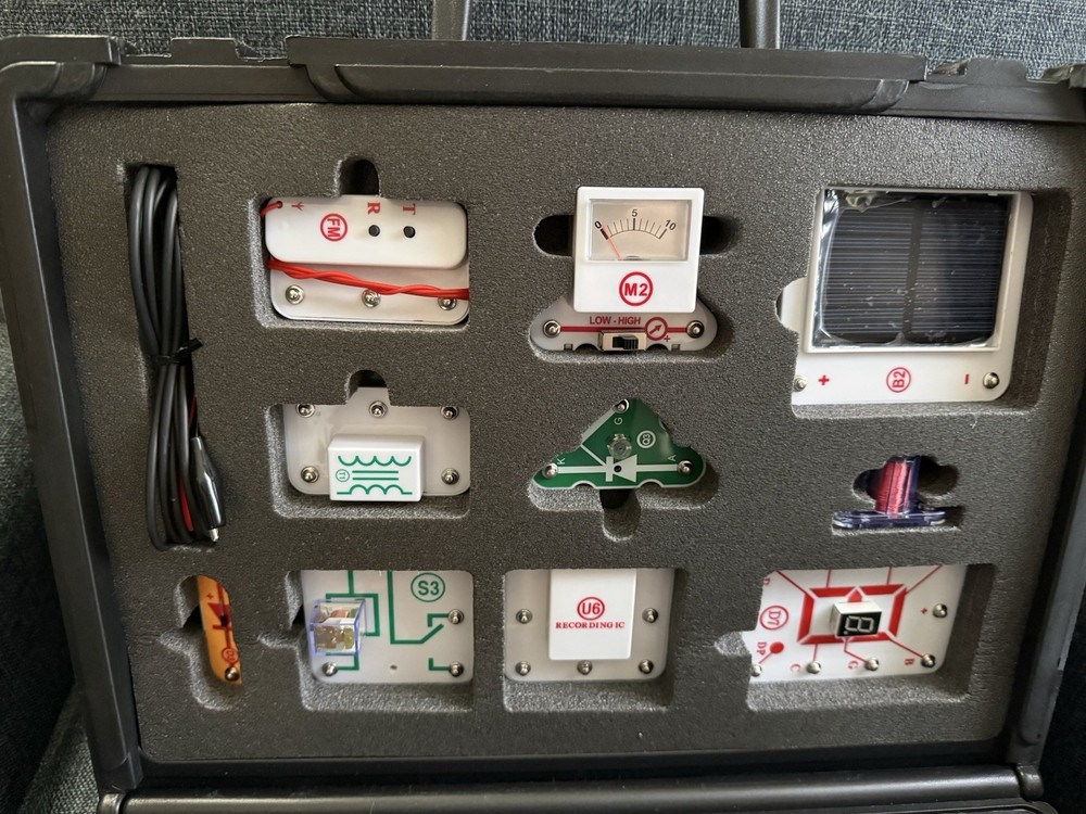 Snap Circuits by Elenco SC-750R Basic Electricity & Electronics