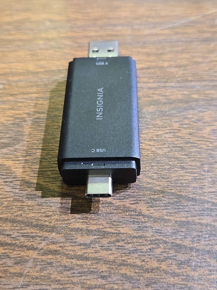 Insignia USB-C / USB 3.0 to SD and microSD Memory Card Reader