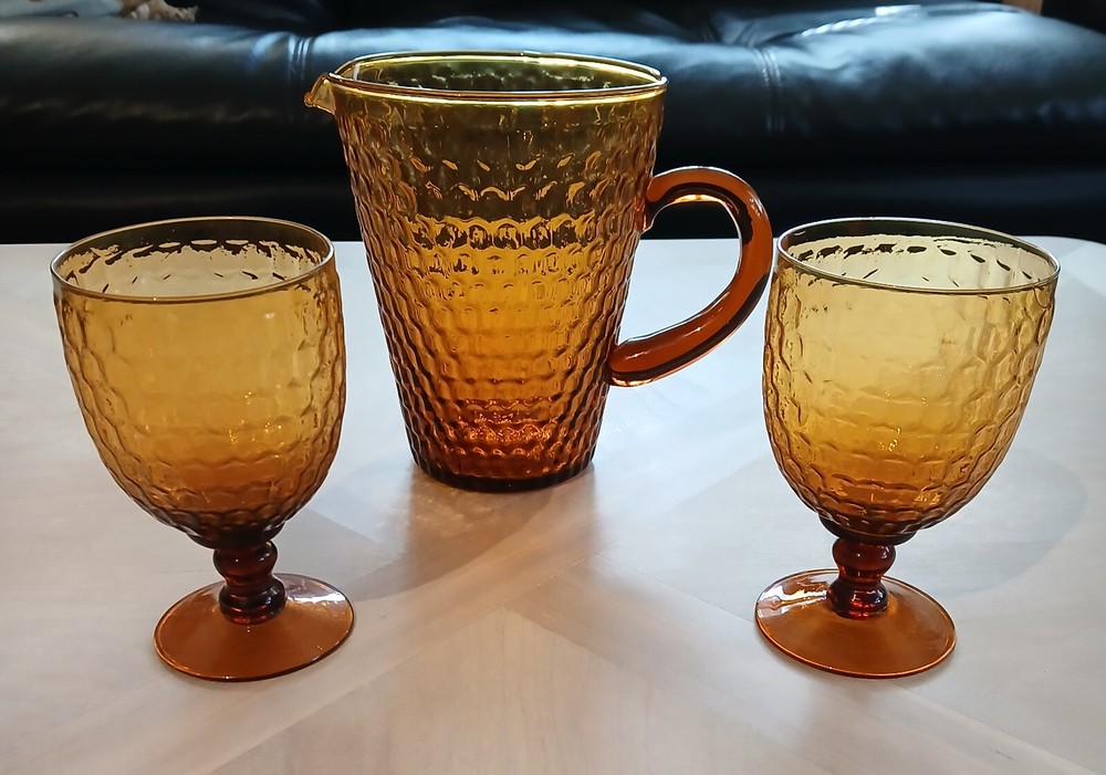VTG lass Ware Applied Handle Pitcher 2 Goblets Honey Gold w/ Honey Comb Pattern