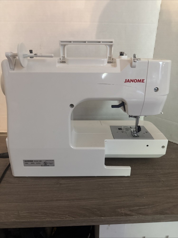 Janome MOD-805 Computerized Sewing Machine TESTED AND WORKING
