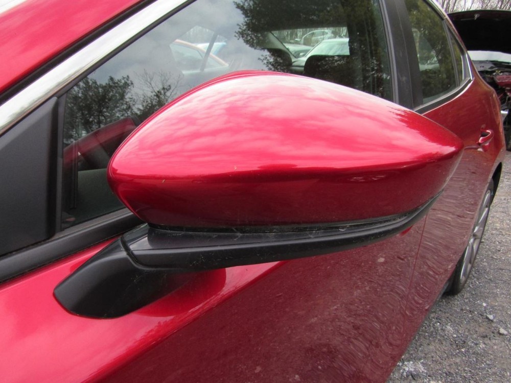 3 2022 Glove Box 1026889