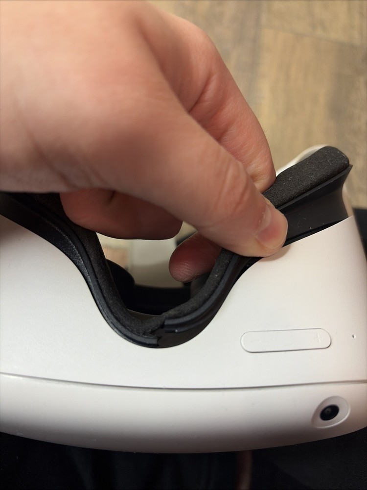 Meta Oculus Quest 2 128GB Virtual Reality Headset - White Used