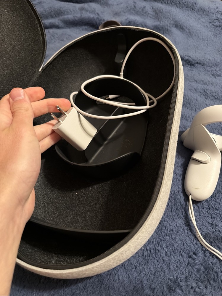 OCULUS QUEST 2 VR HEADSET 128GB MINT