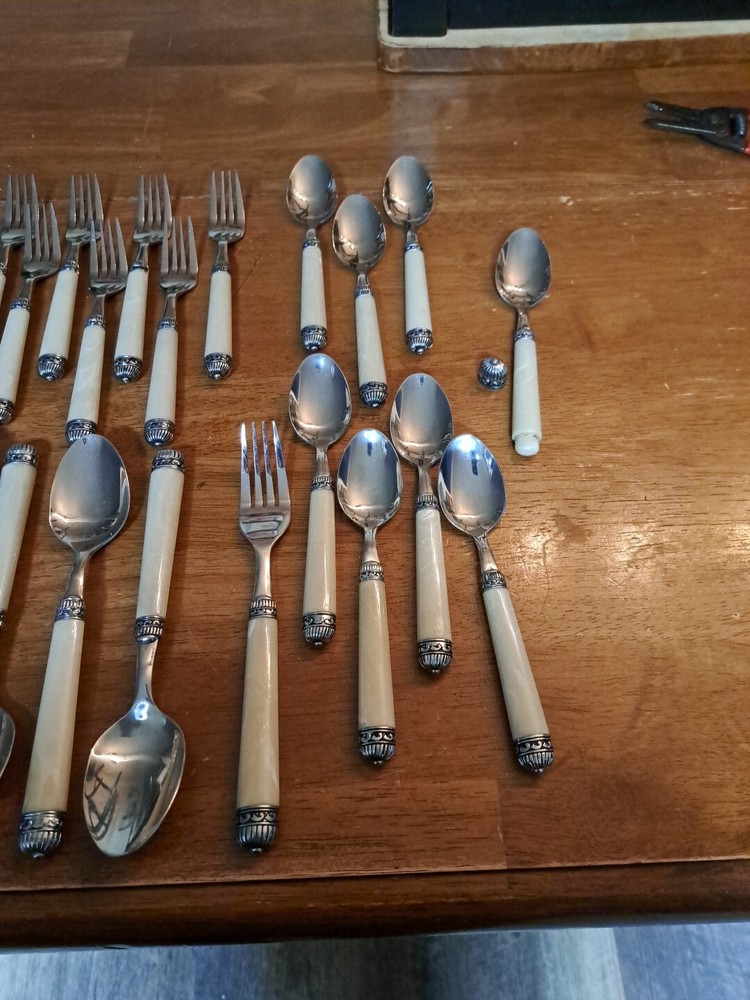 RARE HAMPTON HSV54 WHITE MARBLE HANDLE DINNER SET STAINLESS