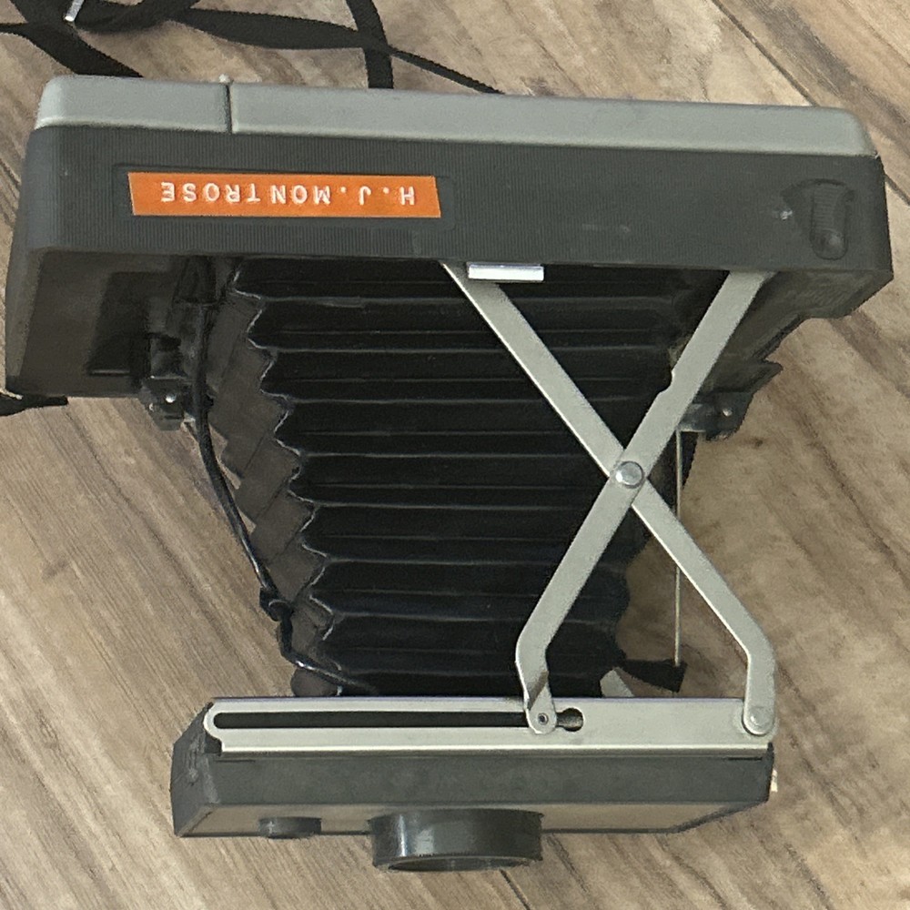 Vintage POLAROID automatic 210 Land Camera