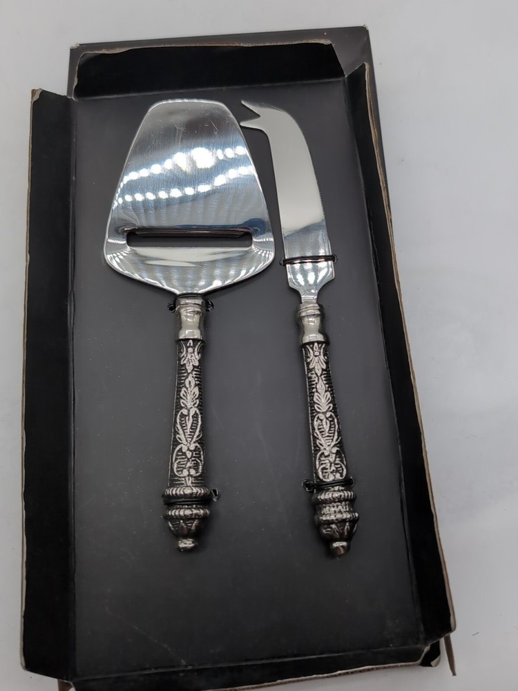 Cynthia Rowley 2 piece wedding cake serving set