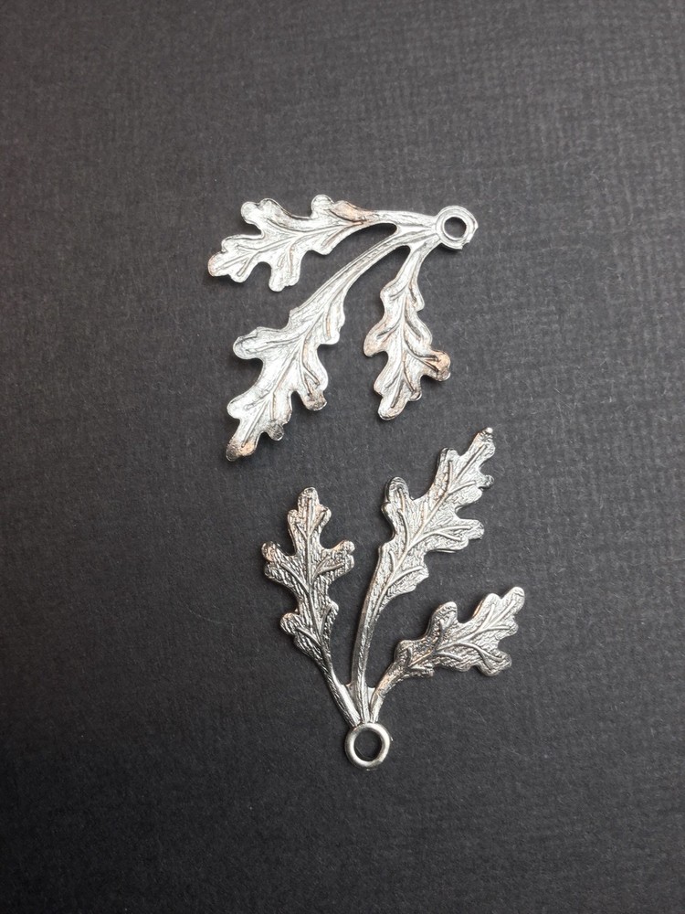 33354 - 2 Pc Triple Oak Leaf Charm Finding Silver Oxidized