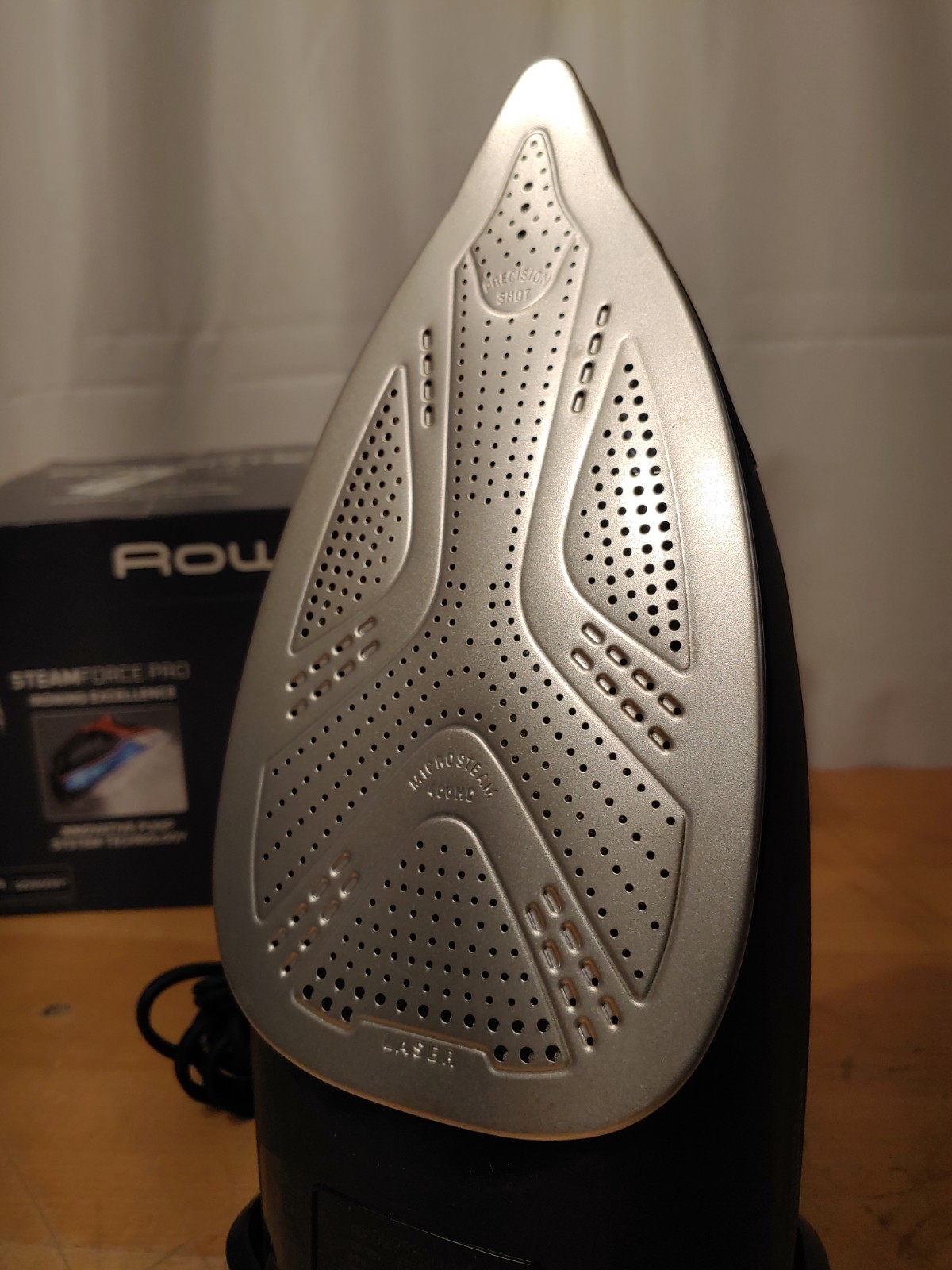 Rowenta Iron Steam Force Pro Steam Iron for Clothes, 1850 Watts, DW9580, Used