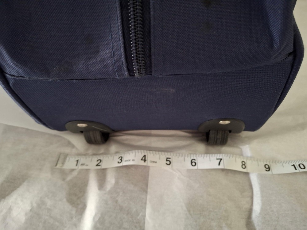 Jumping Beans Roller With Pull Out Handle Luggage Bowling Bag Zipper Closure