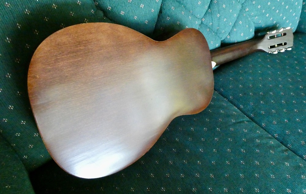 Harmony Classical Guitar - Model 762H910 - c. 1962 - original case.