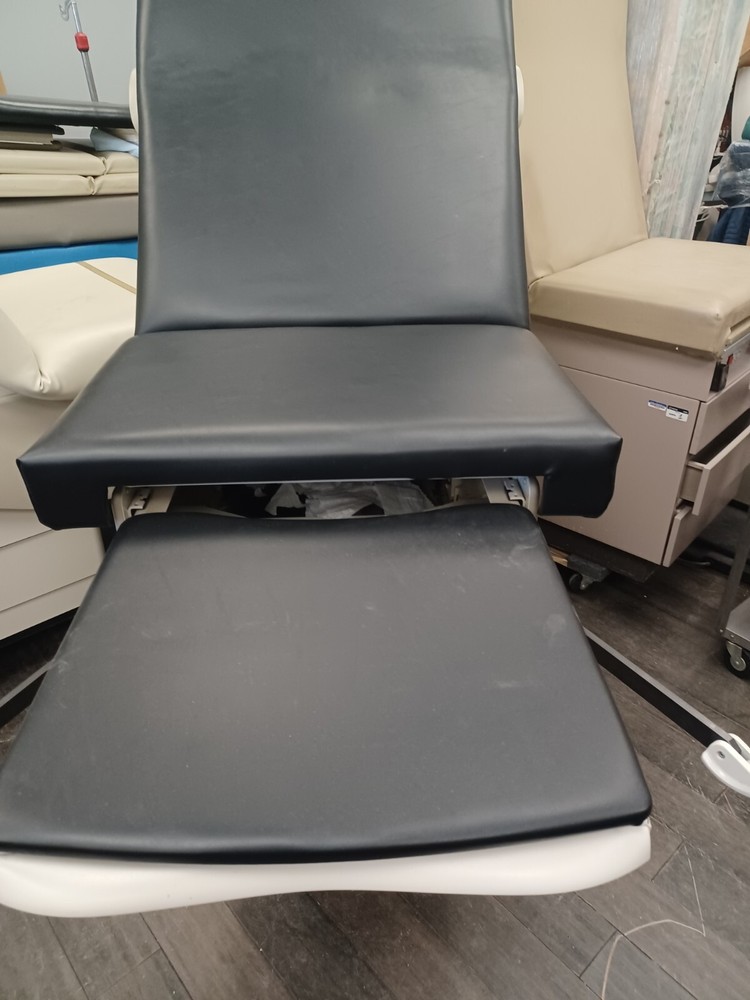 Midmark/Ritter 604, Black Reupholstered Exam Table