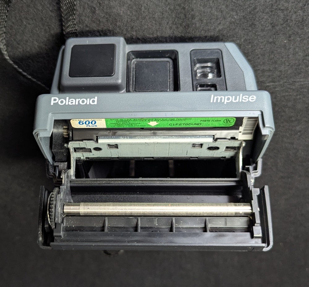 Polaroid 600 Impulse Camera Built In Flash Instant Untested