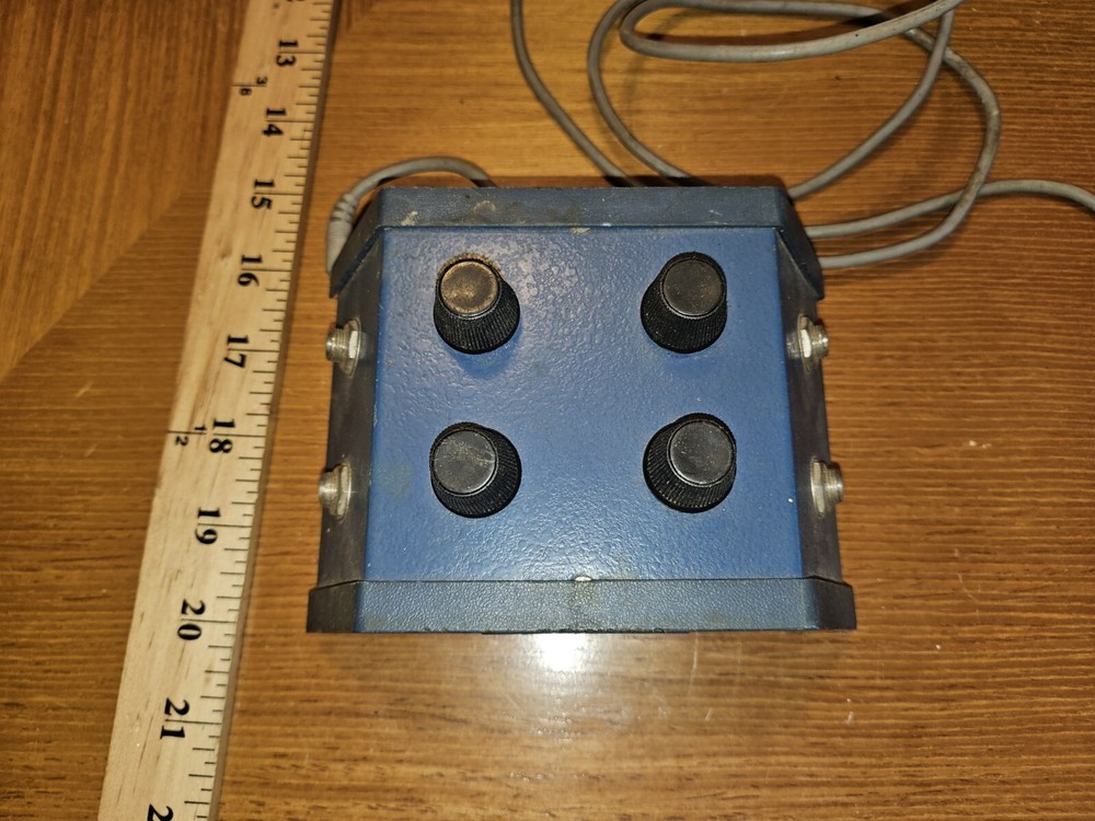 Vintage Avid Brand Headphone Splitter Untested