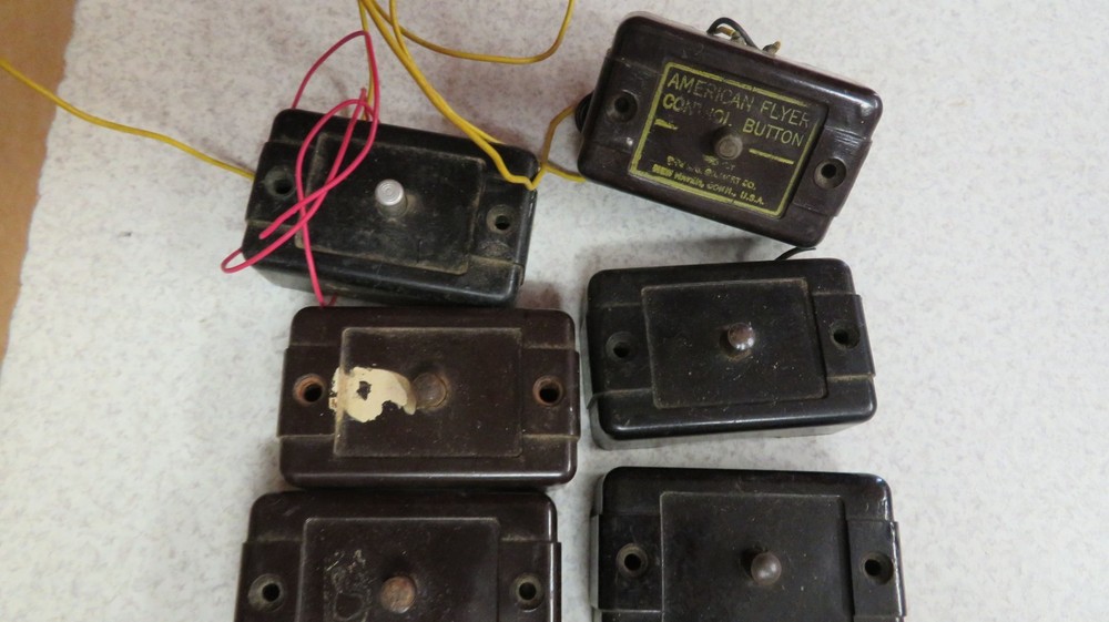 6- AMERICAN FLYER CONTROL BUTTON LOT S GAUGE